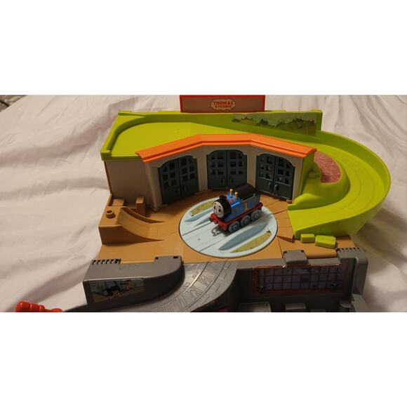 Thomas & Friends Sodor Take Along Playset w Thomas The Train Engine Portable - Picture 4 of 16